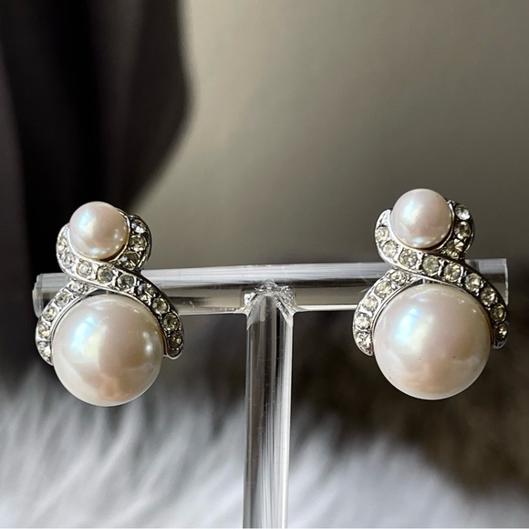 Marvella | Vintage | Faux Pearl Crystal Silver Tone Clip On Earrings - Picture 1 of 14